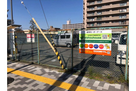 岩岡モータープールの外観