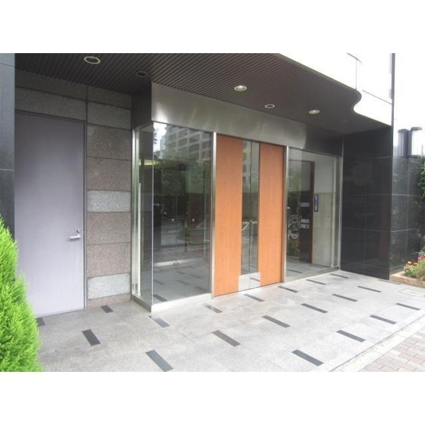 ファミールグラン銀座４丁目オーセンティアのエントランス