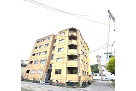 鷹志ハイツの外観