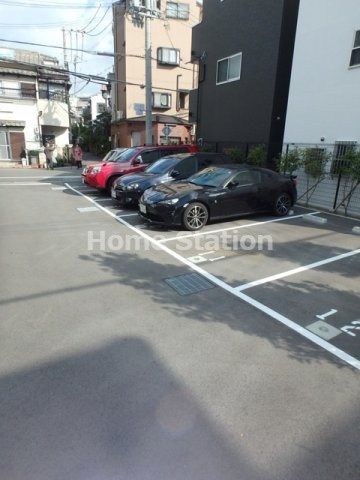 【エスリード西九条レジデンスの駐車場】