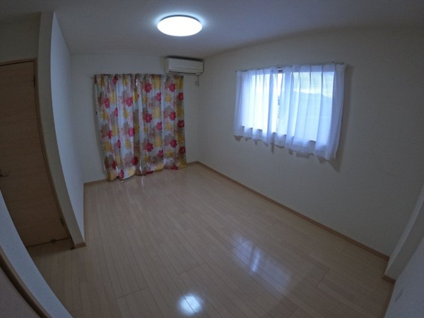 【サン・ガーデン中津東Ⅱの居間】