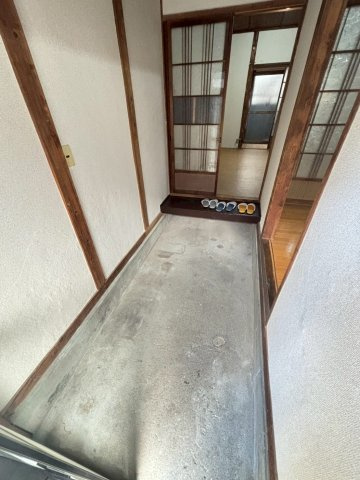 【小西貸家の玄関】