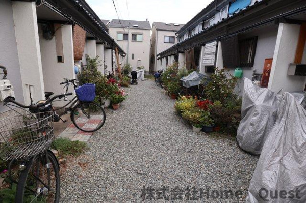 【小西貸家のエントランス】