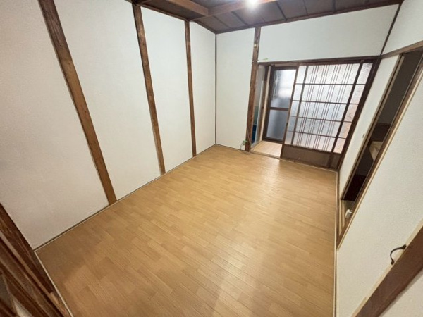 【小西貸家の洋室】