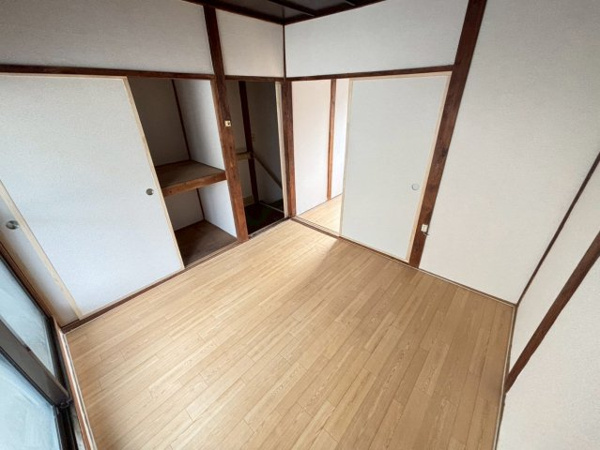 【小西貸家の寝室】