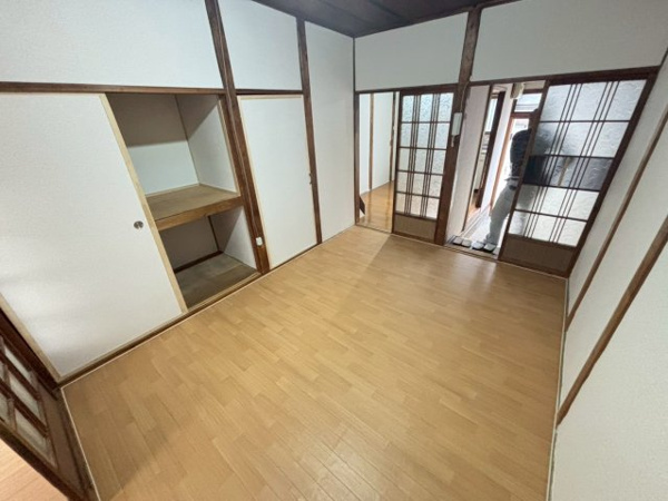 【小西貸家の洋室】