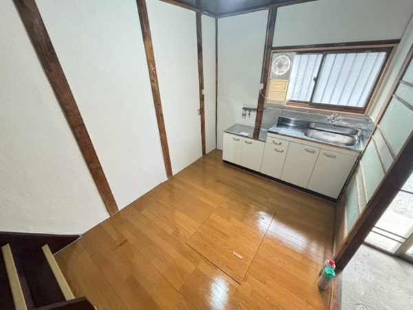 【小西貸家の居間】
