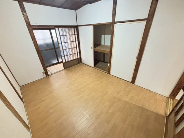 【小西貸家の居間】