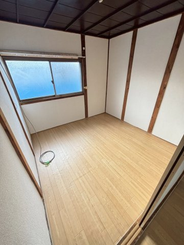 【小西貸家の寝室】