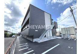 デ・クメール空港通りの外観