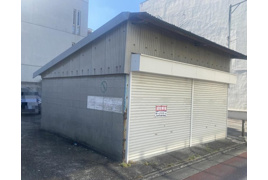 綿町ガレージの外観