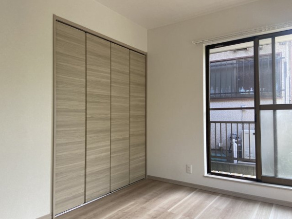 【谷津町貸家の洋室】