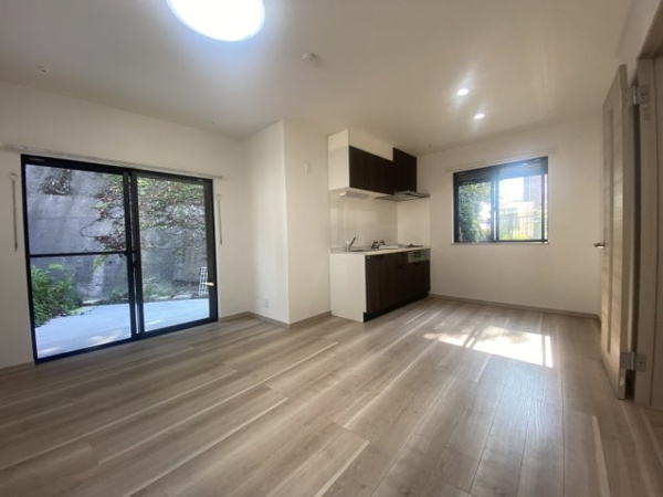 【谷津町貸家の居間】