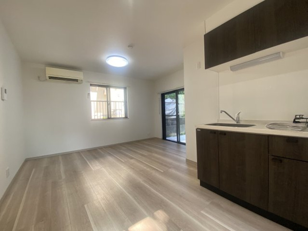 【谷津町貸家の居間】