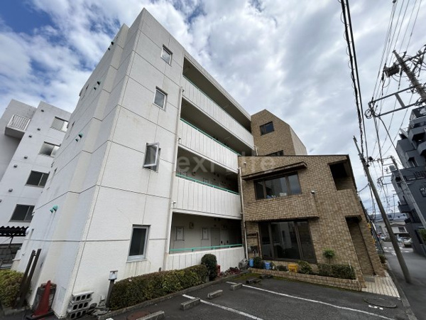 ライブトピア子安の外観