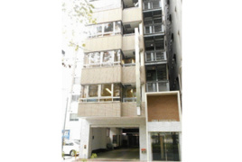 横浜市中区蓬莱町の駐車場の外観