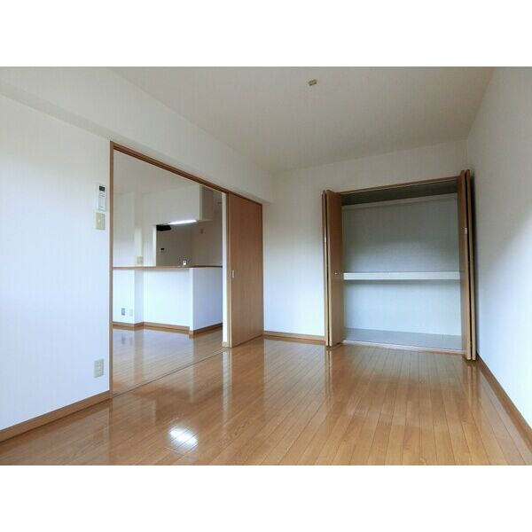 【Y.M. Jupiterの洋室】