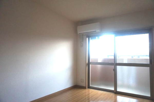 【Y.M. Jupiterの居間】