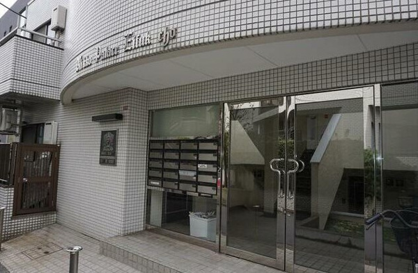 日興パレス永福町のエントランス