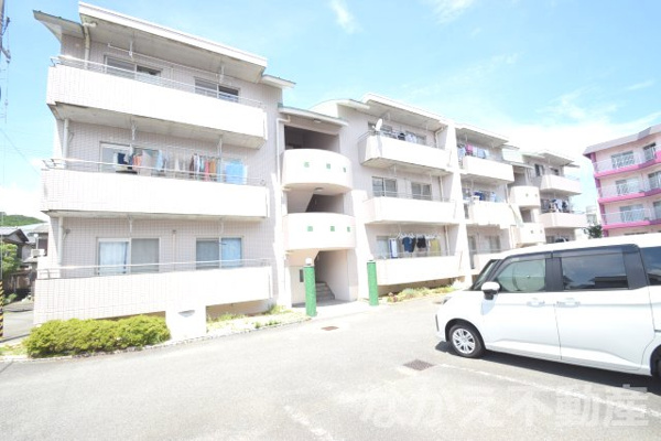 阿南市見能林町のマンションの外観