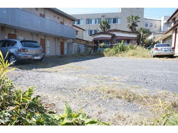 【メイプルⅣの駐車場】