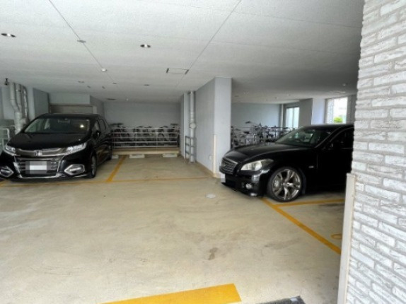 インベスト神戸エアフロントの駐車場