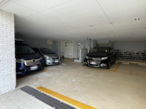 インベスト神戸エアフロントの駐車場