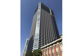 横浜市中区北仲通のマンションの外観