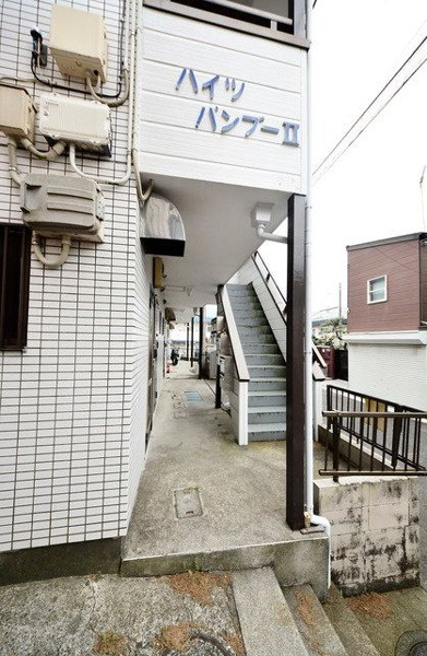 ハイツバンブー2のエントランス