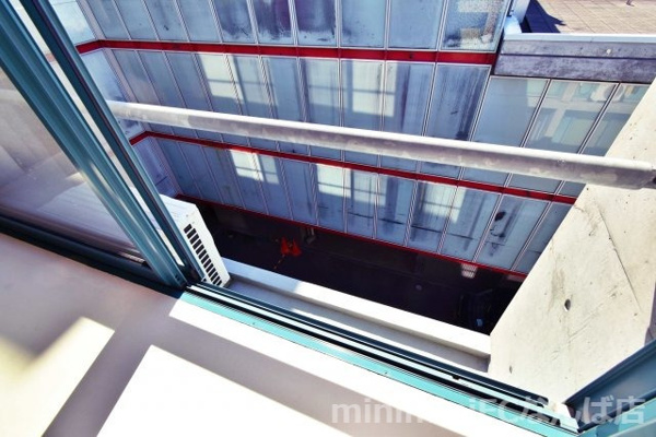 メネダスのバルコニー