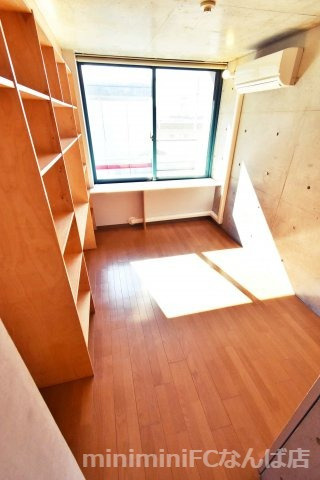 メネダスの居間