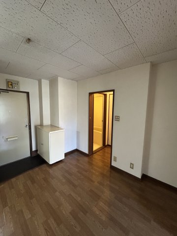 【シティーハイツEiの玄関】