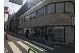 プラムスビルの外観