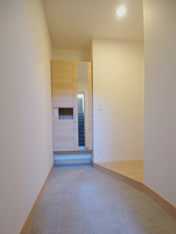 【アネックス伍番館の玄関】