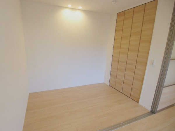 【アネックス伍番館の寝室】