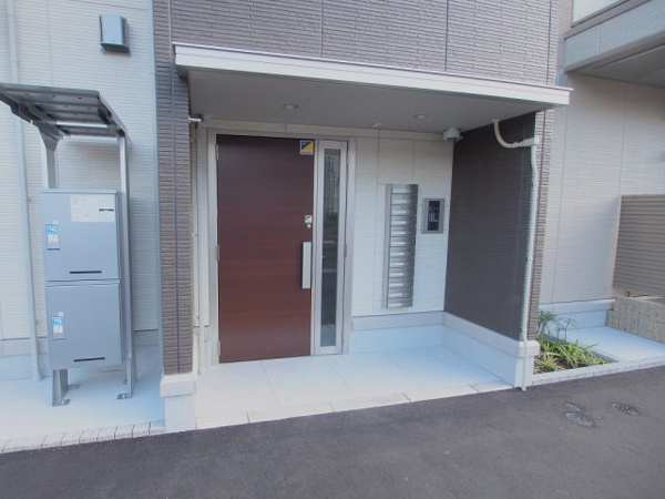 【アネックス伍番館のエントランス】