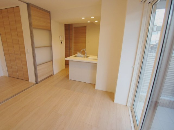 【アネックス伍番館の居間】