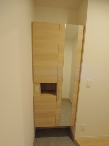 【アネックス伍番館の玄関】