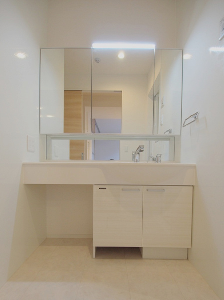 【アネックス伍番館の洗面所】