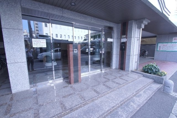 【エステートモア・平尾センティモのエントランス】