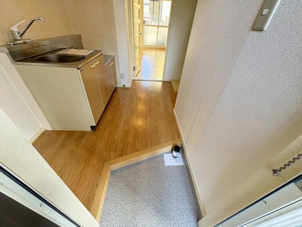 【ハイツアグラの玄関】