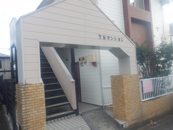 【YKマンションのエントランス】