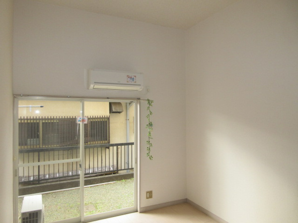 【YKマンションの洋室】