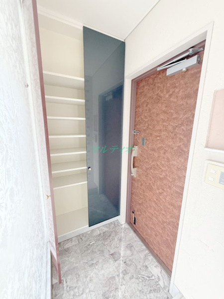 【メゾン・ド・トルティの玄関】