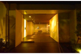 港区海岸のマンションの外観