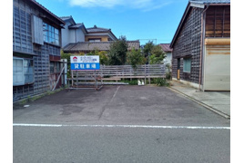  028 巻甲駐車場　螢雪橋近くの外観