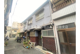 放出西Eテラスハウスの外観