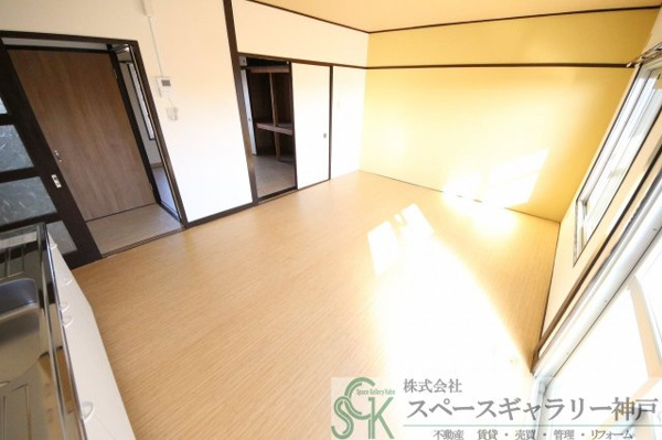 【新多聞第二住宅の居間】