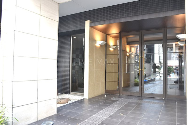 エステムプラザ京都烏丸五条のエントランス