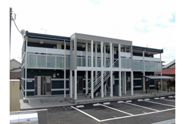 平塚市纒のアパートの外観